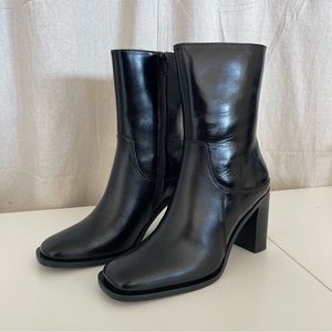NIB Intentionally Blank MR2 Boot in Black